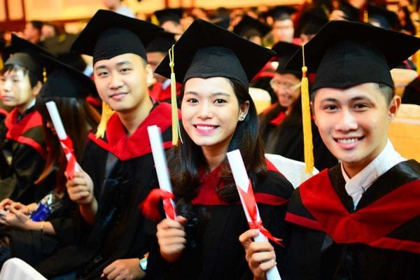 Khi làm bằng đại học giả có công chứng được không? 