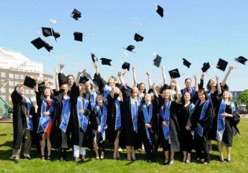 làm bằng đại học giả có bị phát hiện không?