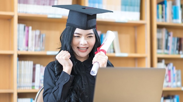 Thạc Sĩ Hay Tiến Sĩ Cao Hơn