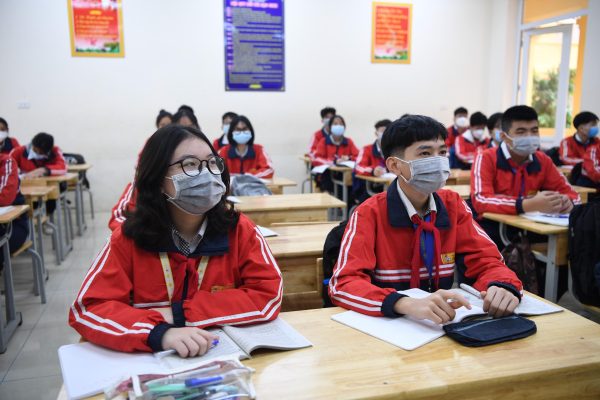 Phân tích về các môn học đánh giá bằng nhận xét, điểm số