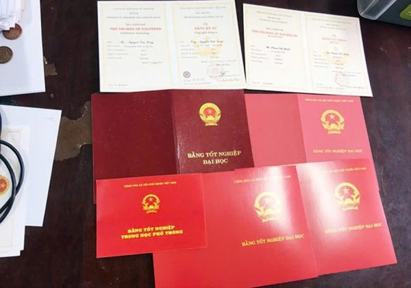 Phôi Bằng Đại Học